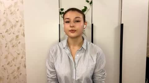 Sonya online show from November 13, 2025, 2:38 pm