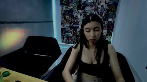 jackyrosee2323 online show from September 27, 2025, 9:53 pm