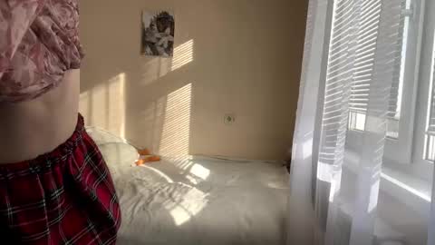 Lillian online show from March 11, 2026, 6:19 am