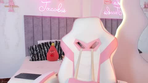 Snapshot of jacobss_gh chatting on November 18, 2025, 10:14 pm JACOBSS online show from November 18, 2025, 10:14 pm