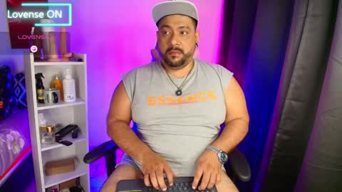 daddy sir master bear online show from December 16, 2025, 10:42 am