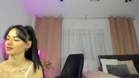 Jacqueline online show from May 28, 2026, 2:20 am