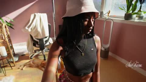 Snapshot of jada_valentine chatting on July 7, 2026, 10:25 pm Jada online show from July 7, 2026, 10:25 pm