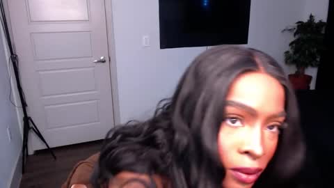 Jade online show from November 28, 2025, 7:22 am