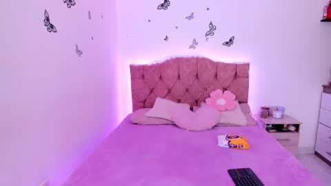   online show from October 17, 2025, 9:50 pm