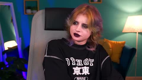 jade_castle online show from February 4, 2025, 8:02 am