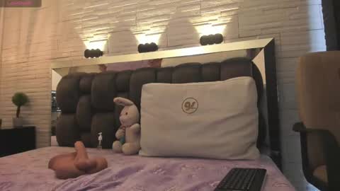  JADE  online show from October 1, 2025, 8:04 pm