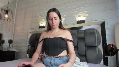  JADE  online show from December 22, 2025, 7:44 pm