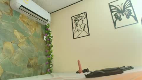 Snapshot of jade_roxx chatting on May 7, 2026, 12:21 pm JADE online show from May 7, 2026, 12:21 pm