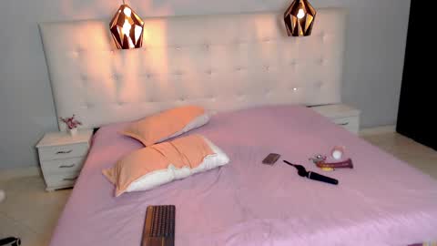 karlla scarlet online show from December 22, 2024, 6:28 am