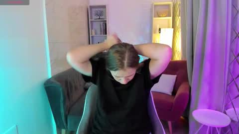 Jade online show from November 15, 2025, 8:49 pm