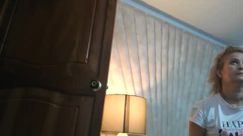 Snapshot of jade_squirt chatting on October 27, 2025, 10:08 am Jade online show from October 27, 2025, 10:08 am