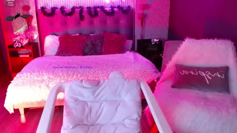 JADE online show from October 12, 2025, 8:41 pm