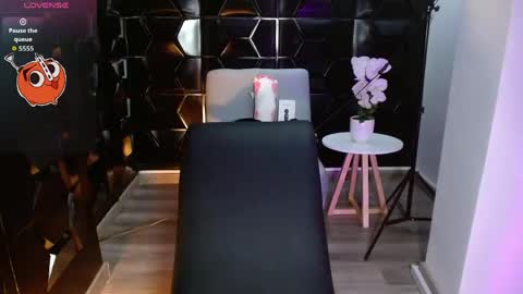 JADE online show from April 13, 2026, 9:42 pm