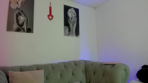 Jade online show from December 18, 2025, 3:12 am