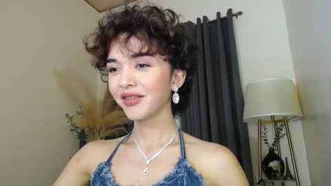 Adriana online show from October 4, 2025, 4:49 pm