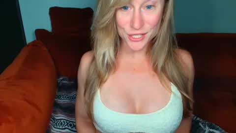 jadeamaryllis_ online show from April 17, 2026, 3:42 am