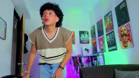 Snapshot of jadebenett chatting on October 10, 2025, 3:27 am Jade Benett online show from October 10, 2025, 3:27 am