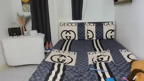 Jadecole and samairra online show from December 3, 2024, 9:44 am