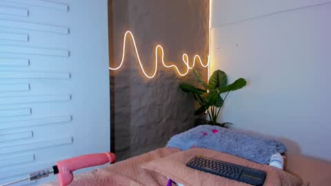 jadee__ online show from February 1, 2025, 2:05 am