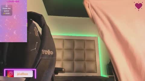 jadeestudios online show from September 29, 2025, 12:10 pm