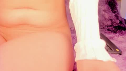 jadeestudios online show from November 4, 2025, 8:13 am