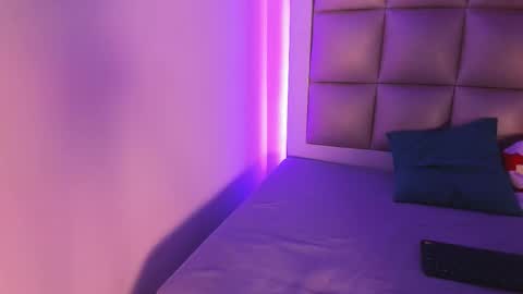 jadeestudios online show from December 18, 2025, 4:18 am