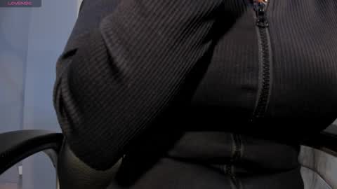 JADE EVANS online show from December 19, 2025, 4:03 pm