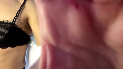 Jade online show from November 11, 2025, 8:58 am