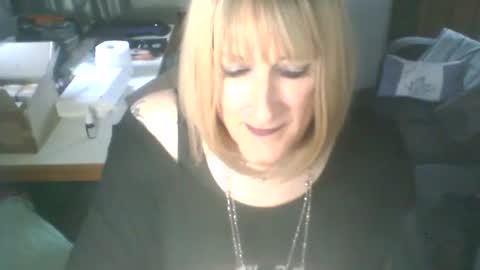 Jademinx online show from November 27, 2025, 3:25 pm