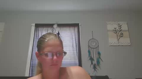 JadeLuv online show from October 12, 2025, 4:28 pm