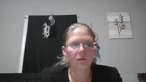 JadeLuv online show from November 4, 2025, 1:27 am