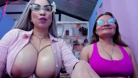 Snapshot of jademooms chatting on October 20, 2025, 9:59 pm JADEMOOMS online show from October 20, 2025, 9:59 pm