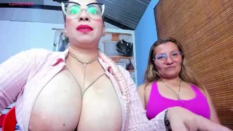 Snapshot of jademooms chatting on November 8, 2025, 12:11 am JADEMOOMS online show from November 8, 2025, 12:11 am