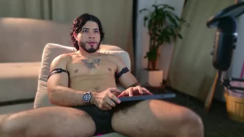 Jaden Feynman online show from December 16, 2025, 3:33 am