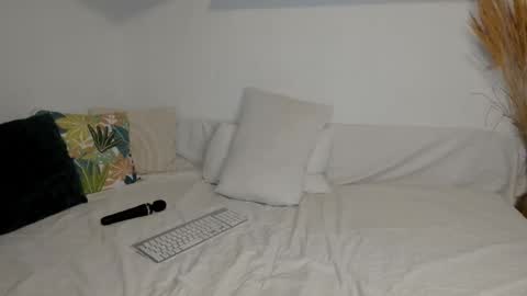 elena online show from February 5, 2026, 2:38 am