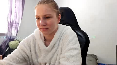 jaimeeosendorf online show from April 3, 2026, 11:41 am