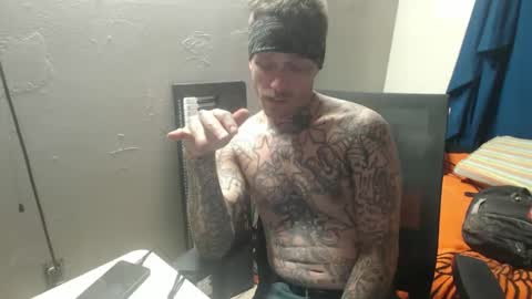 showingitoff online show from October 12, 2025, 6:40 pm