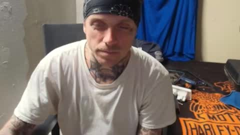 showingitoff online show from January 7, 2026, 3:20 am