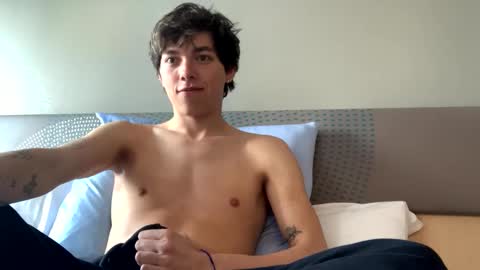Snapshot of jalogan chatting on February 18, 2025, 9:43 am August online show from February 18, 2025, 9:43 am