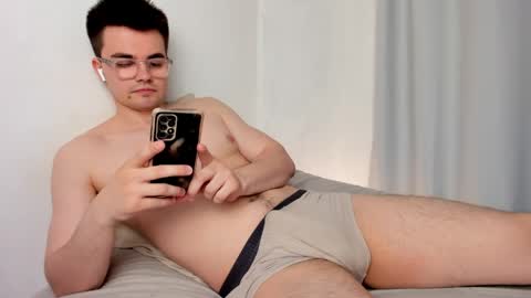 Snapshot of jame_flow chatting on May 1, 2026, 12:43 pm Hey there Im Jame online show from May 1, 2026, 12:43 pm