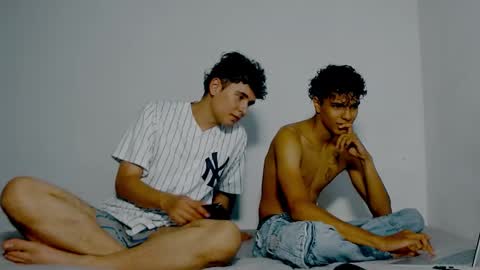 Snapshot of james_dreams_ chatting on December 6, 2024, 1:29 am James online show from December 6, 2024, 1:29 am