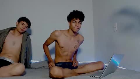 Snapshot of james_dreams_ chatting on December 9, 2024, 2:13 am James online show from December 9, 2024, 2:13 am