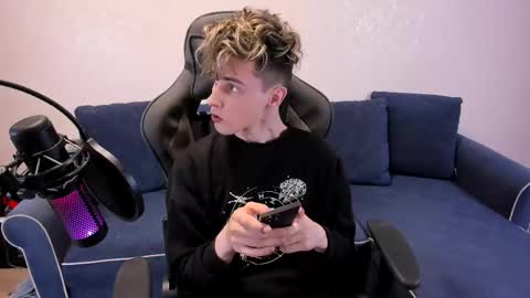 James online show from November 6, 2025, 6:42 pm