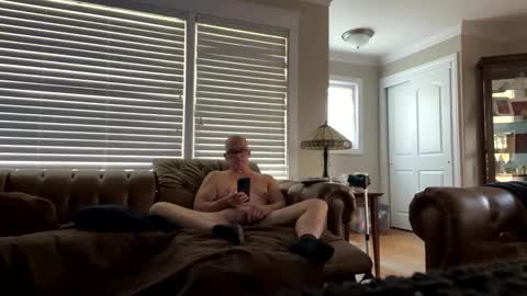 jamesjoyce52 online show from November 2, 2025, 2:41 pm