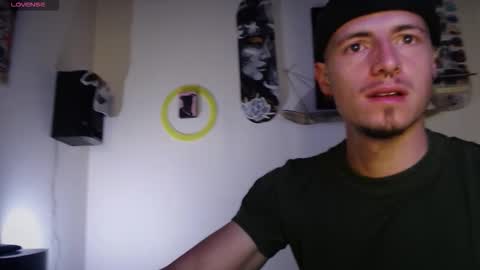 Snapshot of jamesss____ chatting on October 19, 2025, 5:46 pm jamesss____ online show from October 19, 2025, 5:46 pm