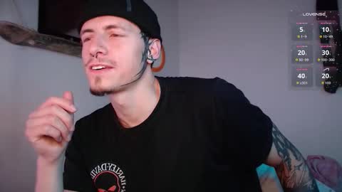 Snapshot of jamesss____ chatting on October 24, 2025, 5:42 pm jamesss____ online show from October 24, 2025, 5:42 pm