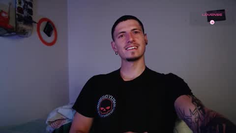 Snapshot of jamesss____ chatting on October 26, 2025, 12:16 am jamesss____ online show from October 26, 2025, 12:16 am