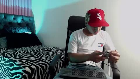 Snapshot of jamhot_tatto chatting on October 22, 2025, 1:39 am Jamhot online show from October 22, 2025, 1:39 am