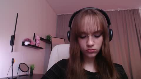 jamie_chung online show from April 6, 2026, 4:46 am